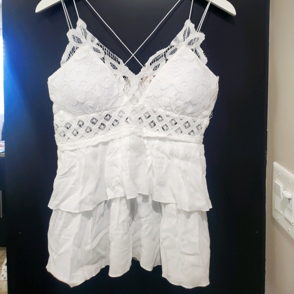 Lace - Picture 2 of 8
